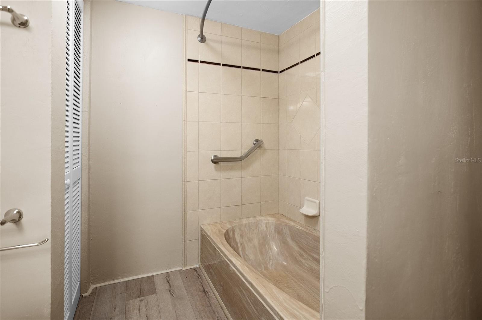 upstairs bath with tub/shower