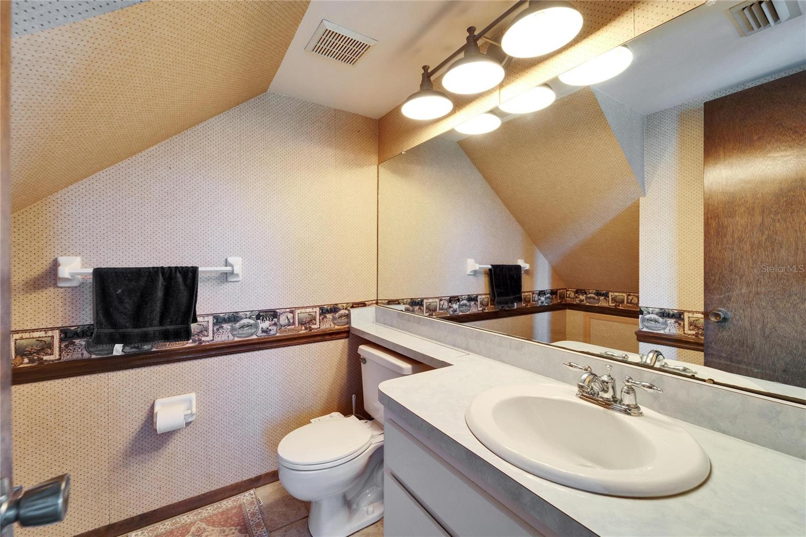 2nd floor 1/2 bath