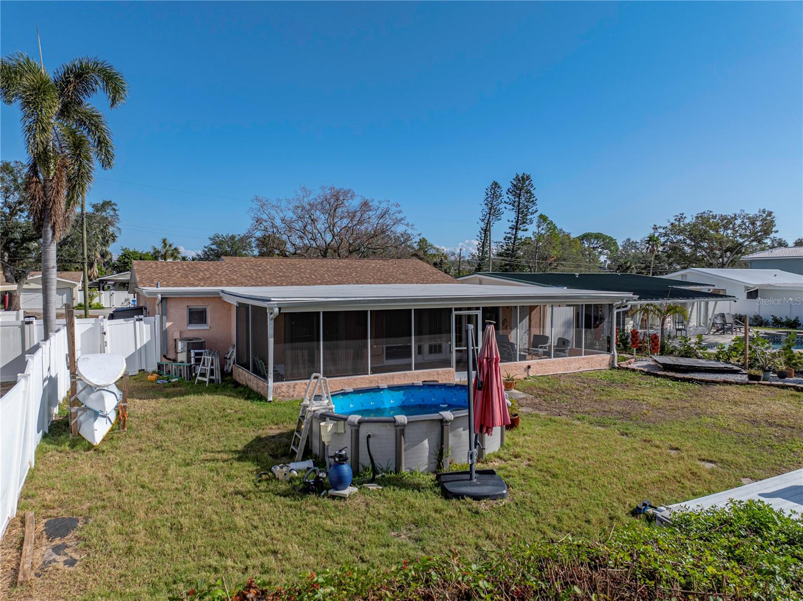 Spacious Back Yard