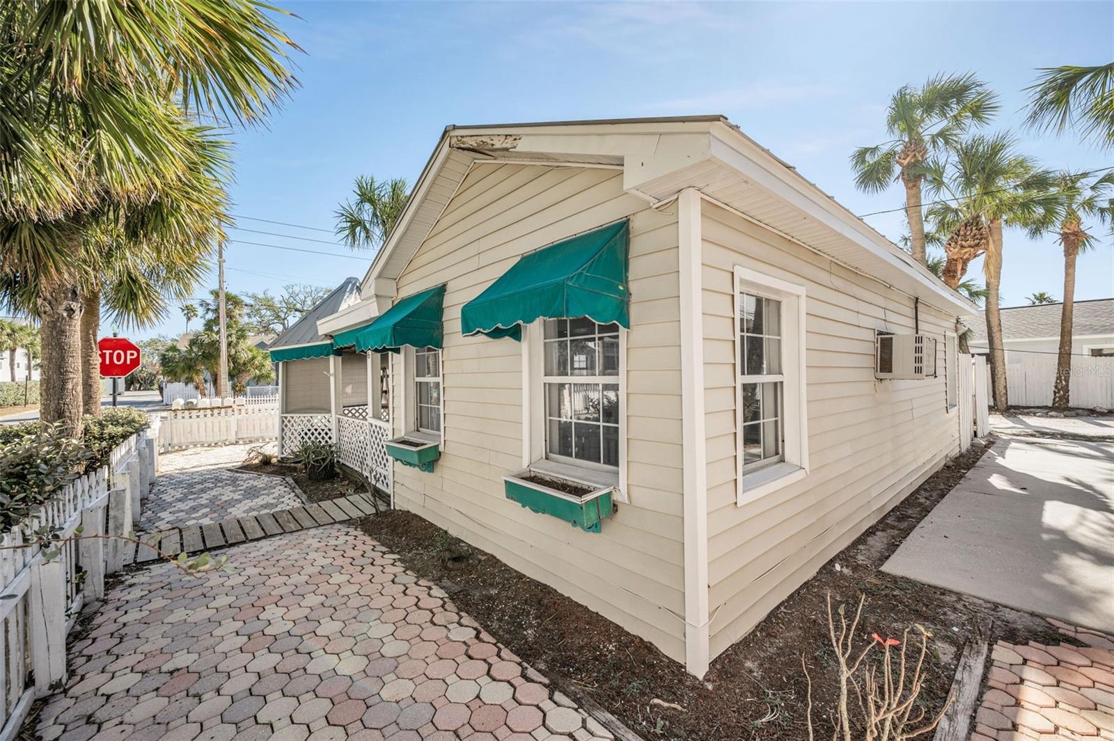 Cottage 4, 822 Gulf Blvd Indian Rocks Beach FL