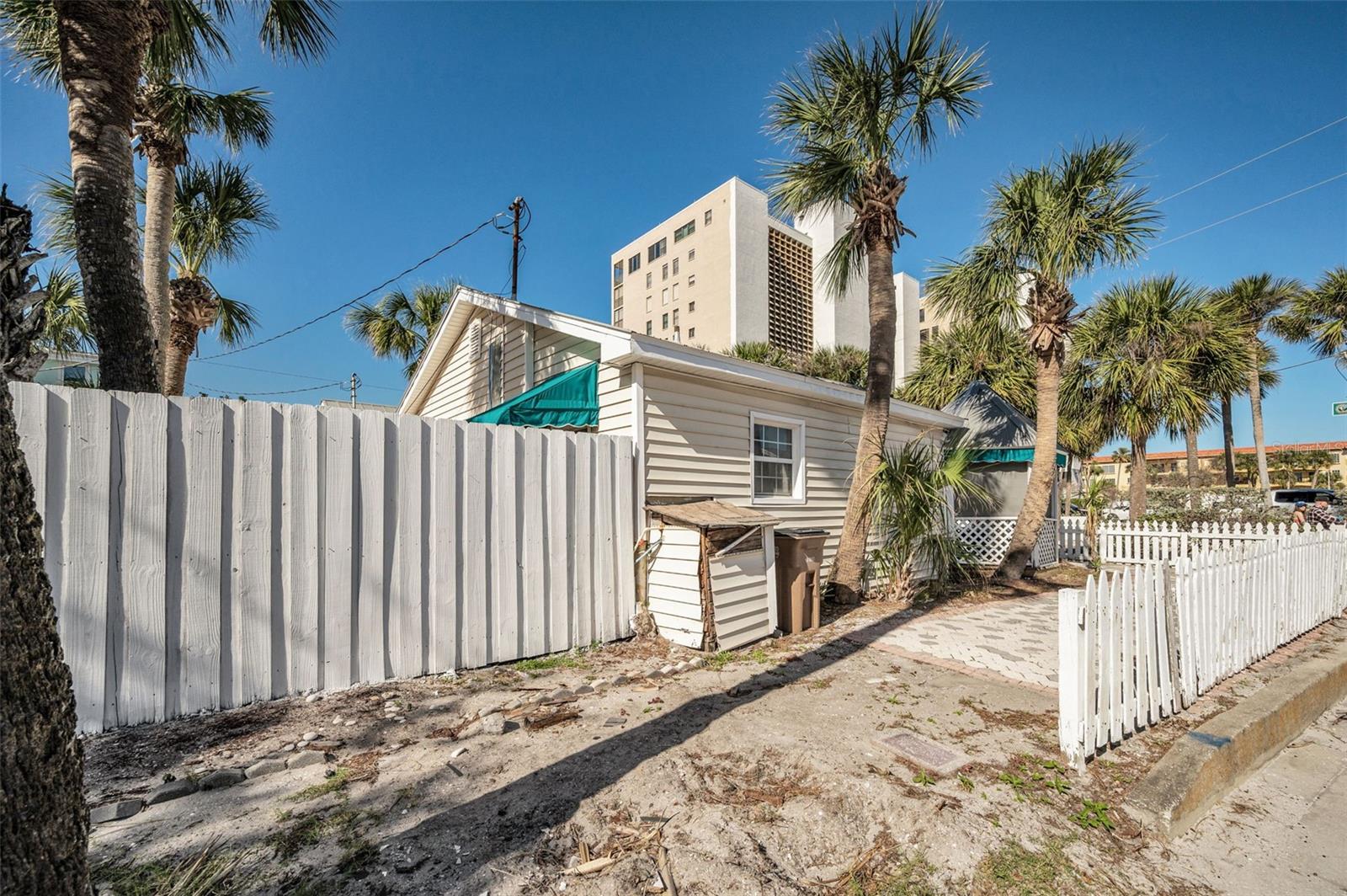 Cottage 4, 822 Gulf Blvd Indian Rocks Beach FL