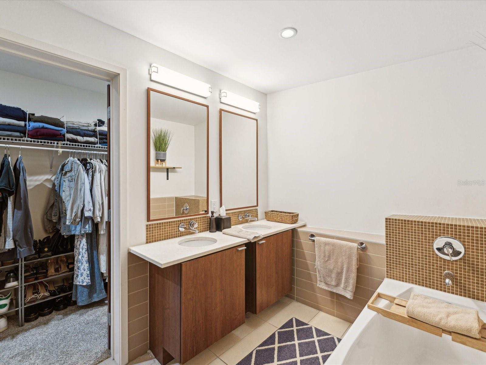 Double Vanity w/ Large Soaking Tub and Walk in Closet