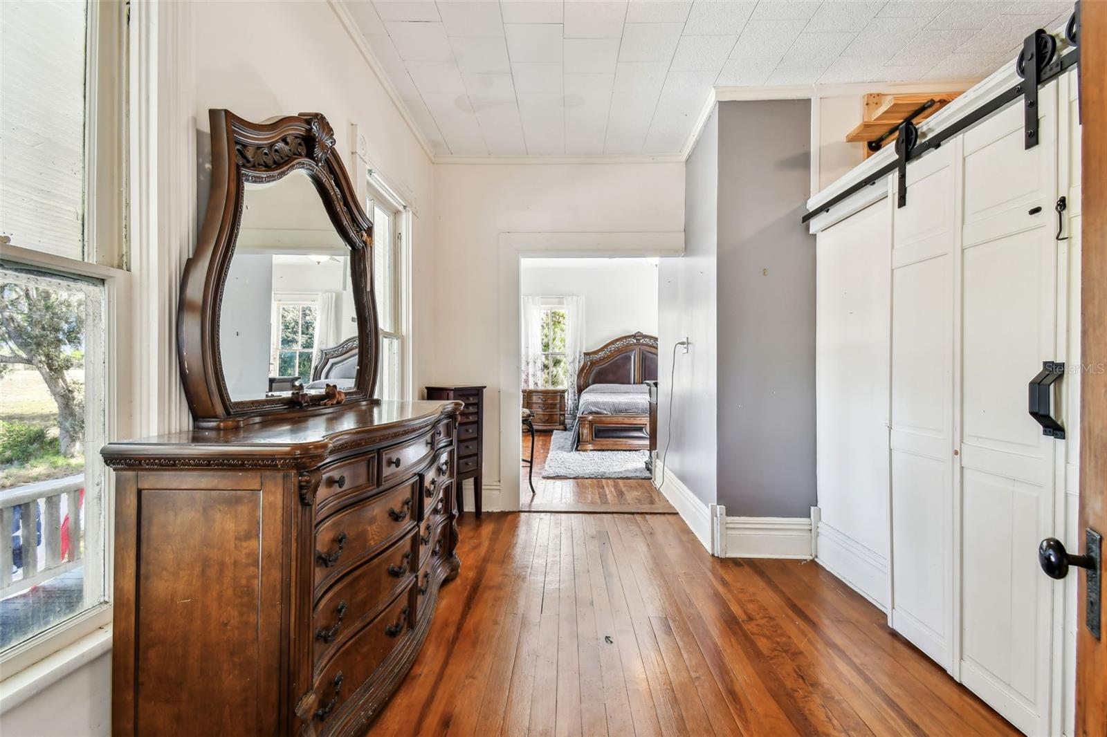 Primary bedroom foyer