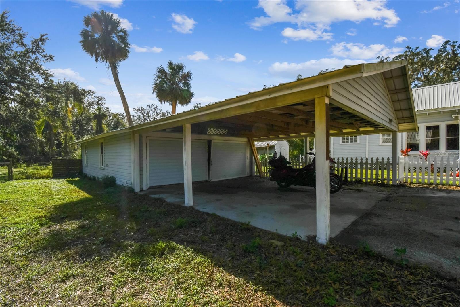 Garage/Workshop with carport