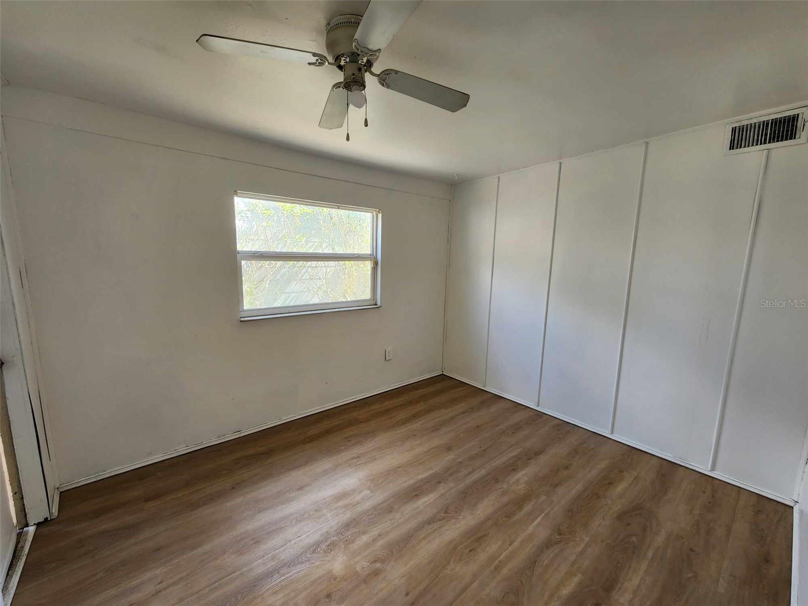 bonus room w/ new flooring