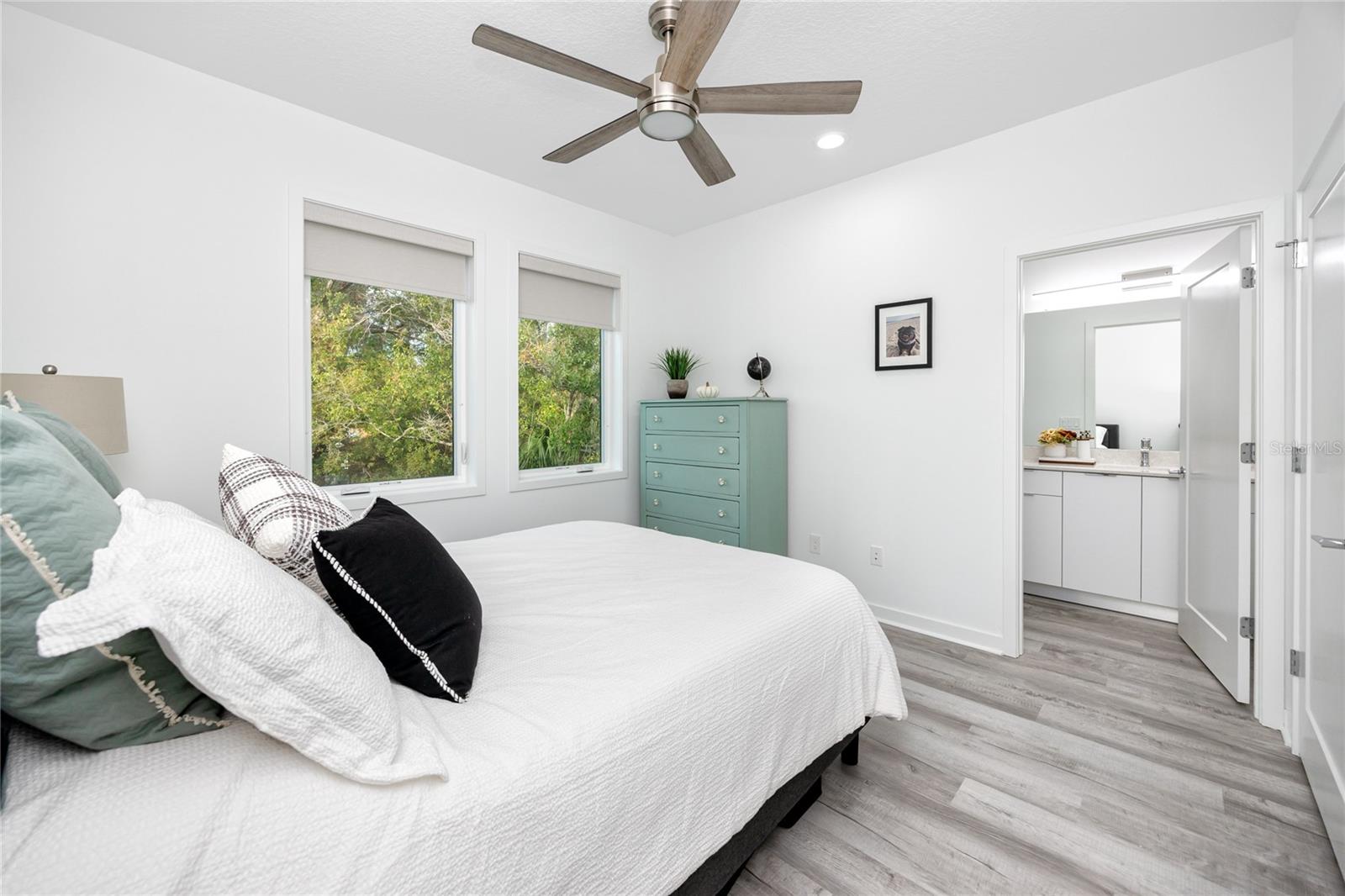 Guest bedroom with ensuite bathroom