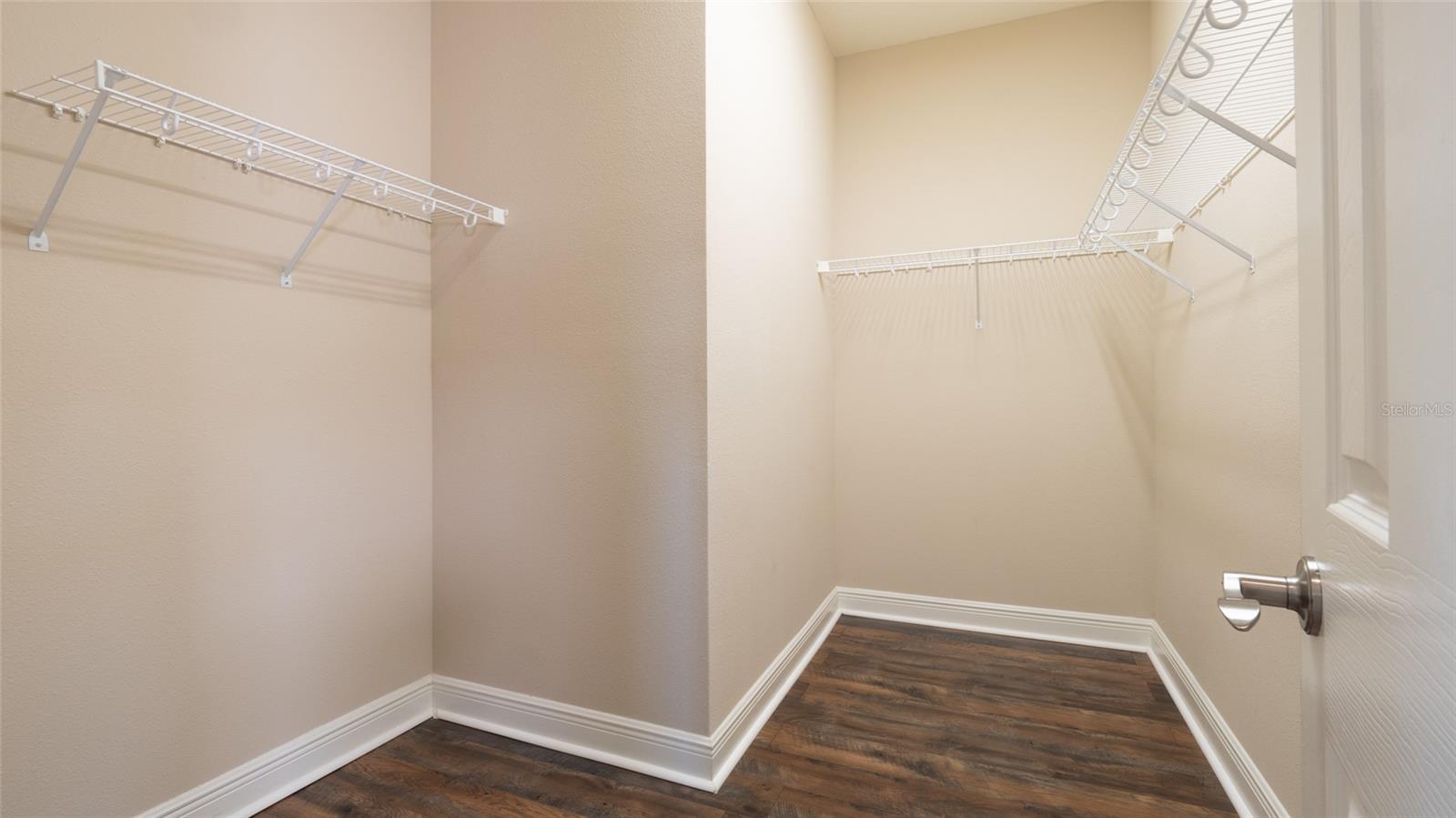 Master Bedroom Walk In Closet