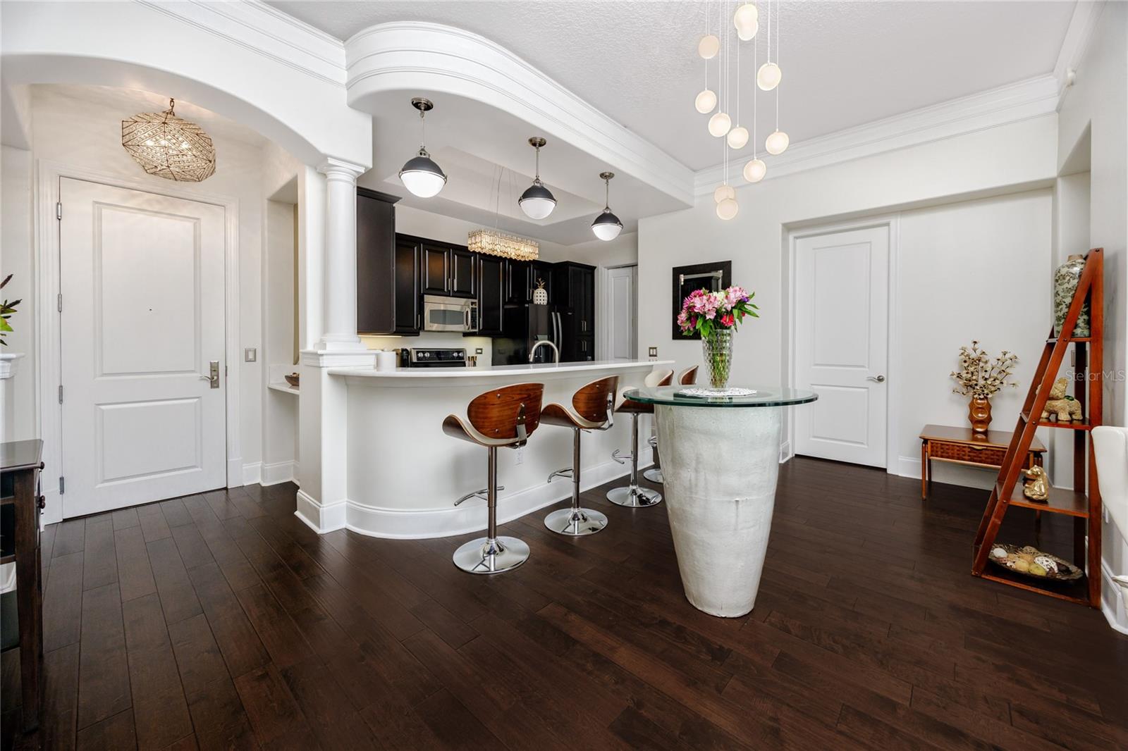 Kitchen & dining area