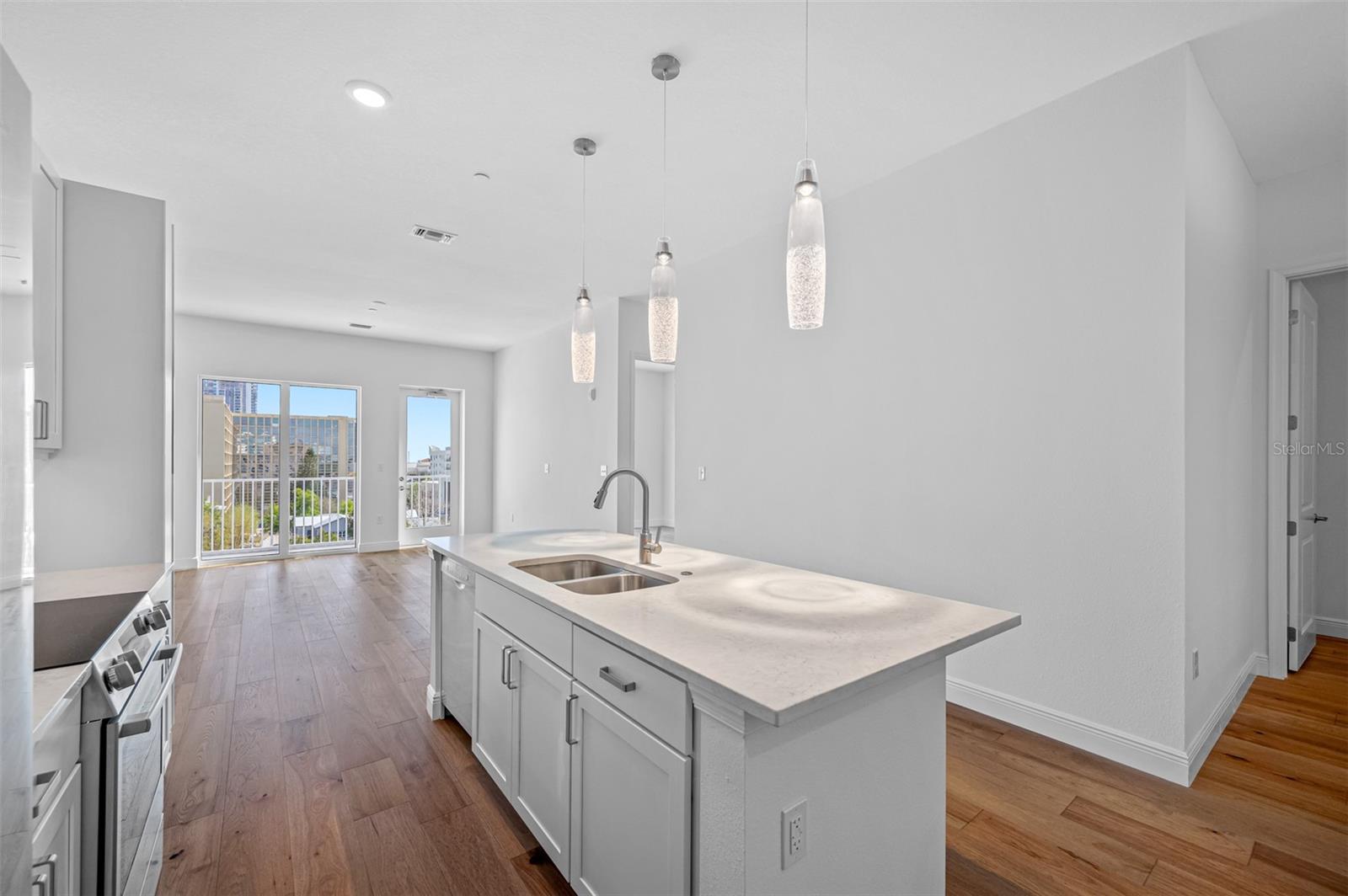 Quartz countertop island with eat-in kitchen space