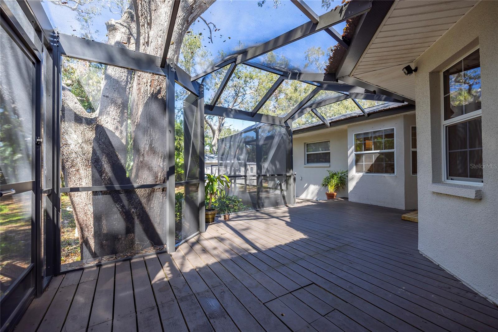 Rear screened-in porch