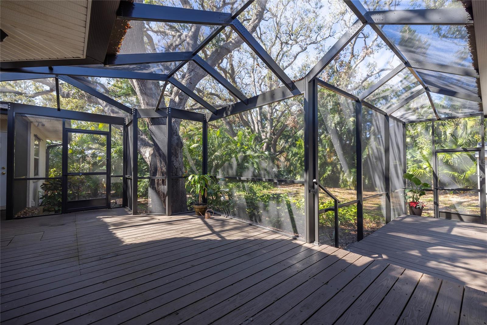 Rear screened-in porch