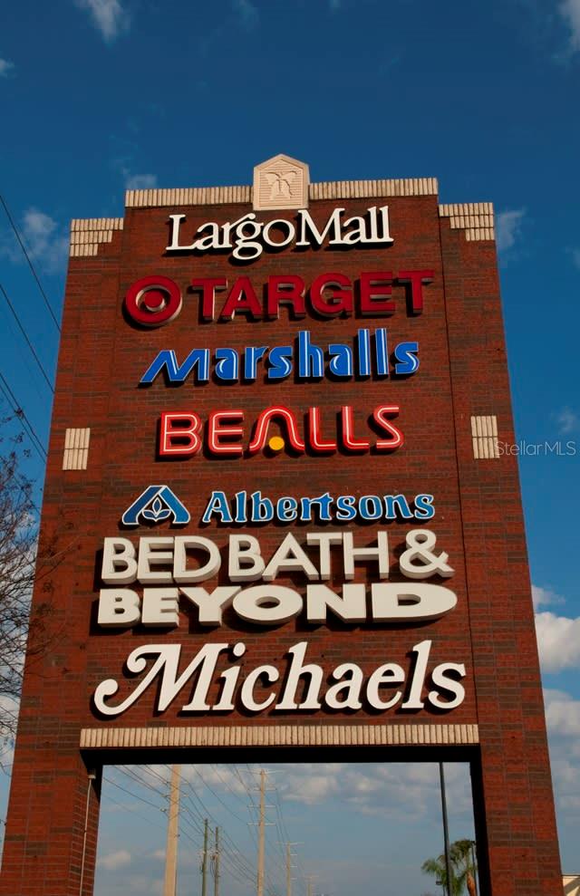 Largo shopping mall only 10 mins away.