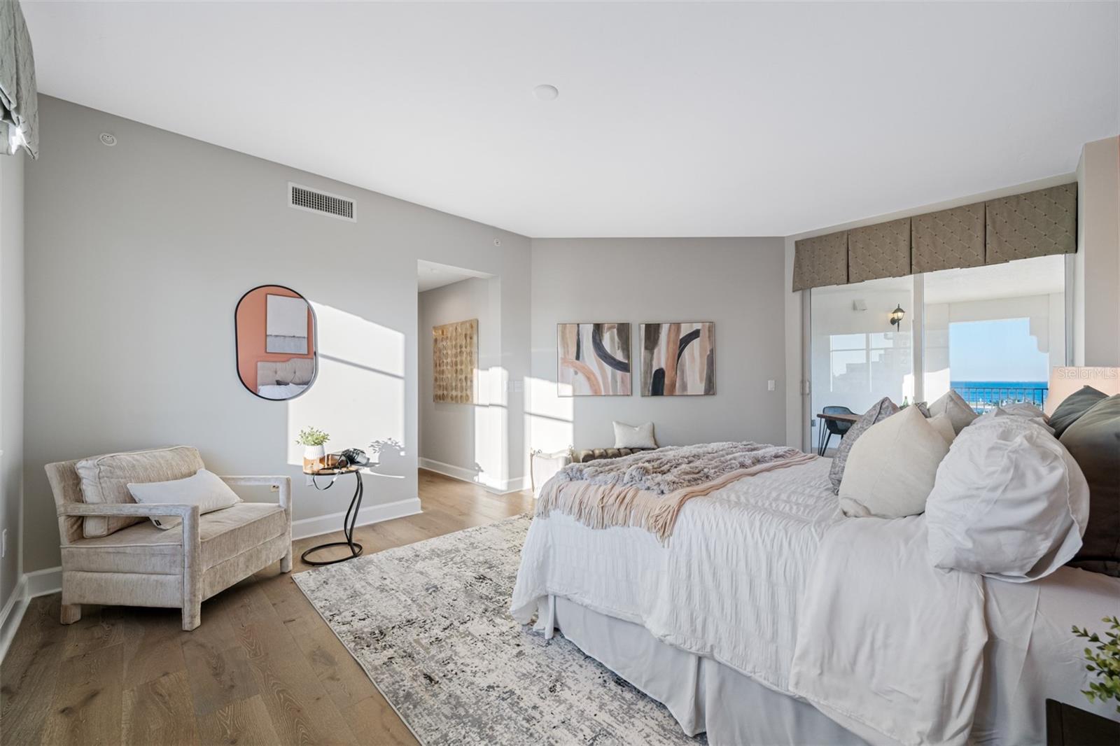 Primary Bedroom with En-Suite Bathroom & two Walk In Closets