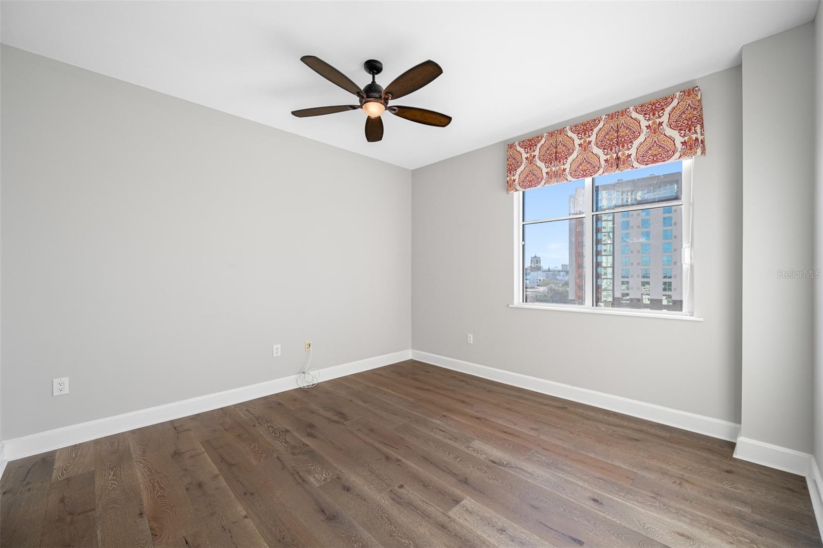 2nd Bedroom with En-Suite Bathroom and Walk in Closet