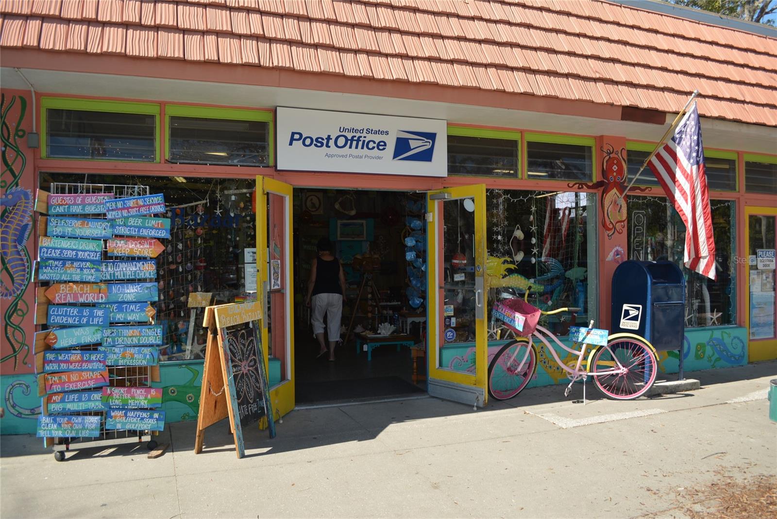 Charming Gulfport post office & beach bazaar boutique!