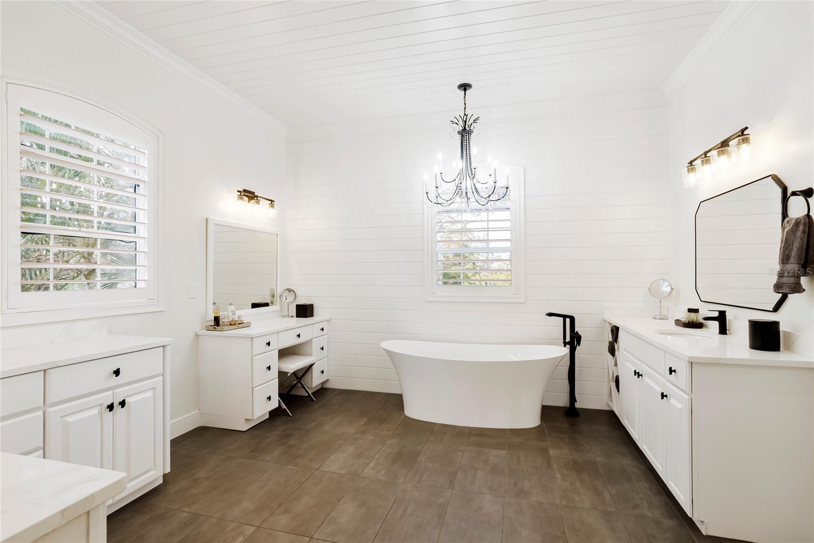 Double vanities, make-up vanity, and soaking tub