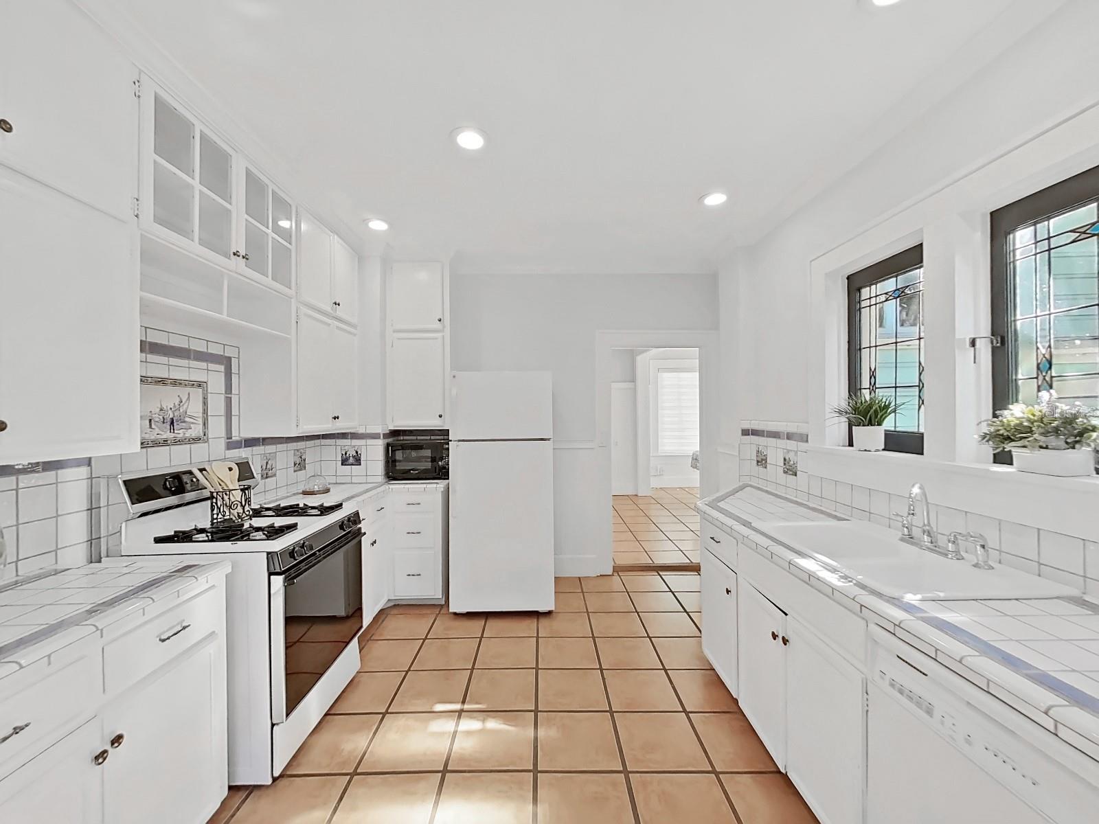 Kitchen is wide.  Photo makes it look narrow.  It is not.