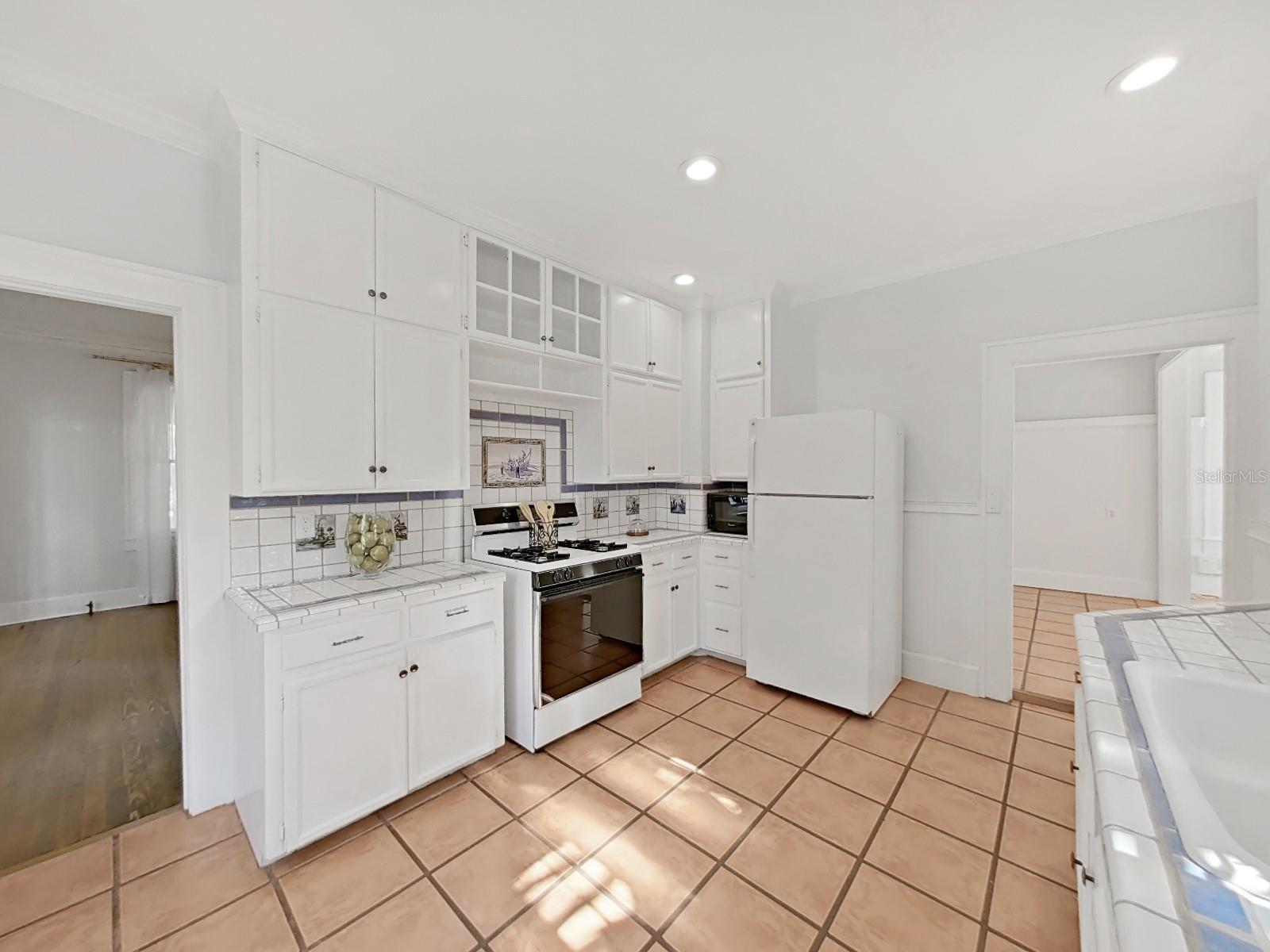 Natural gas stove, water heater and dryer.  The gorgeous blues in tiles do not show in photos