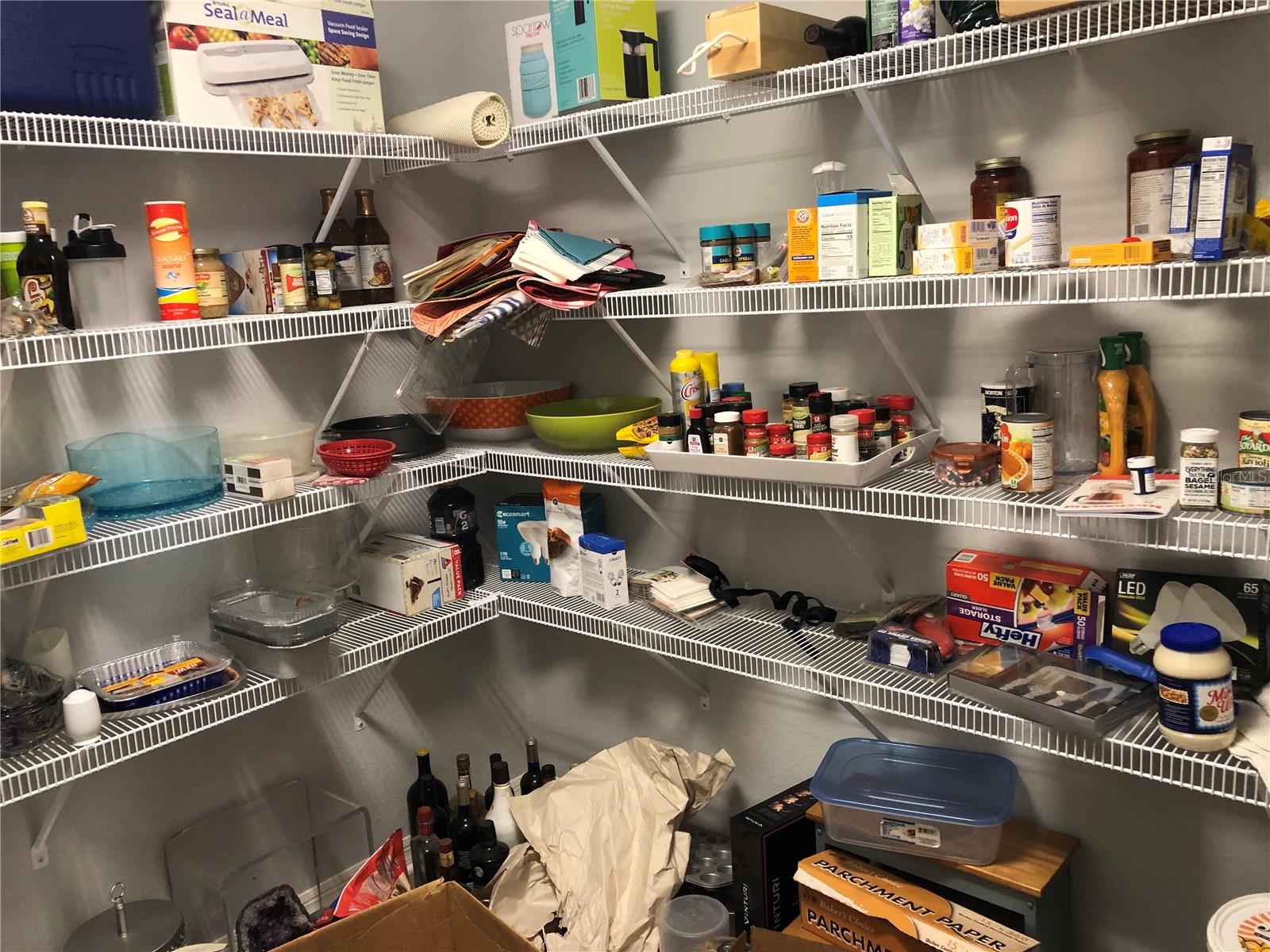 CLOSET PANTRY