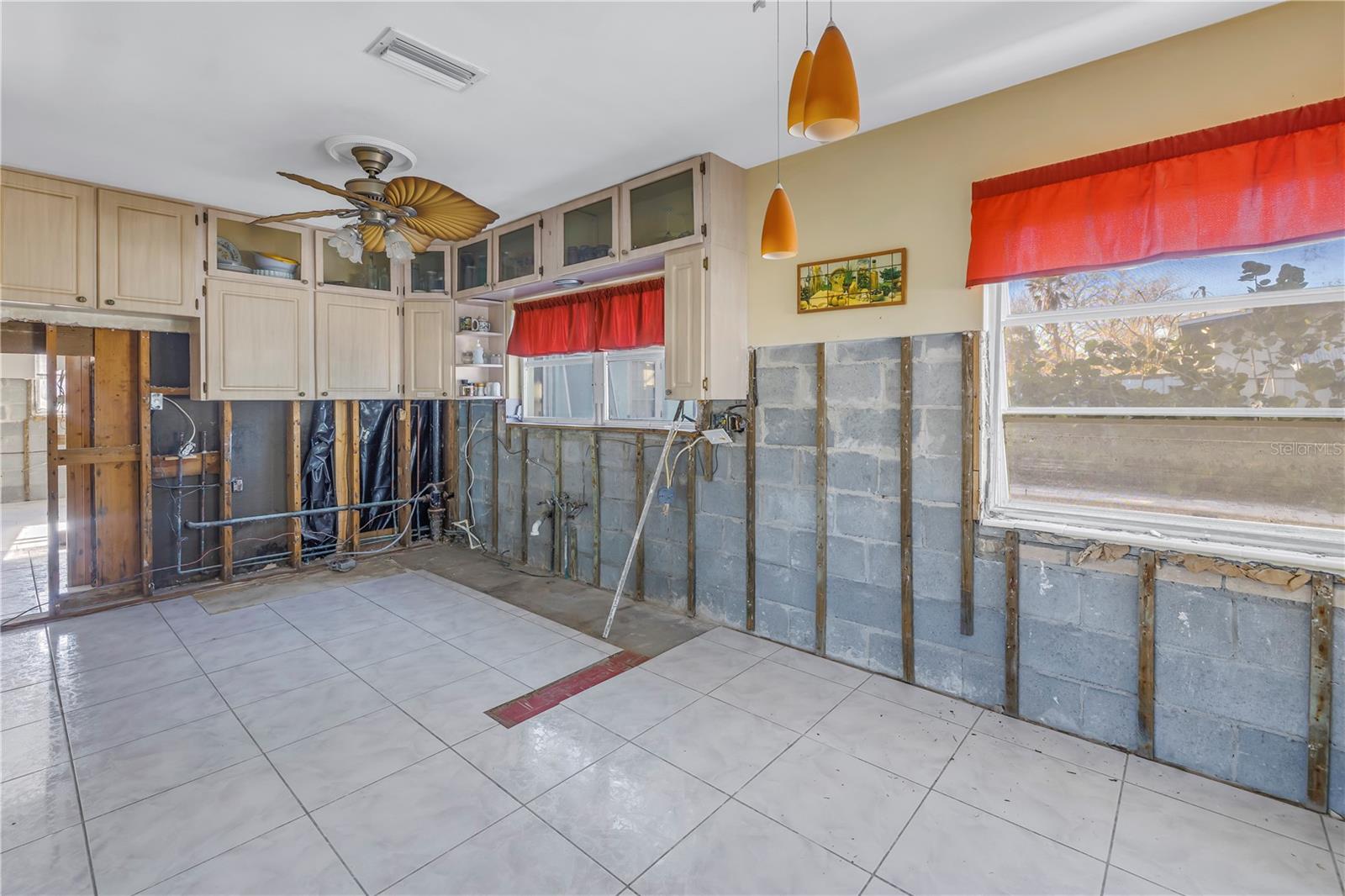 Kitchen and breakfast area.