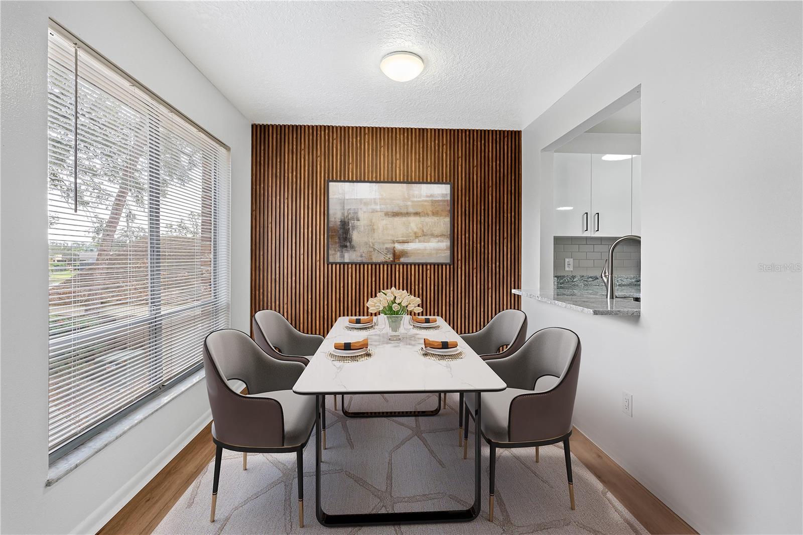 Dining room (virtual staging)