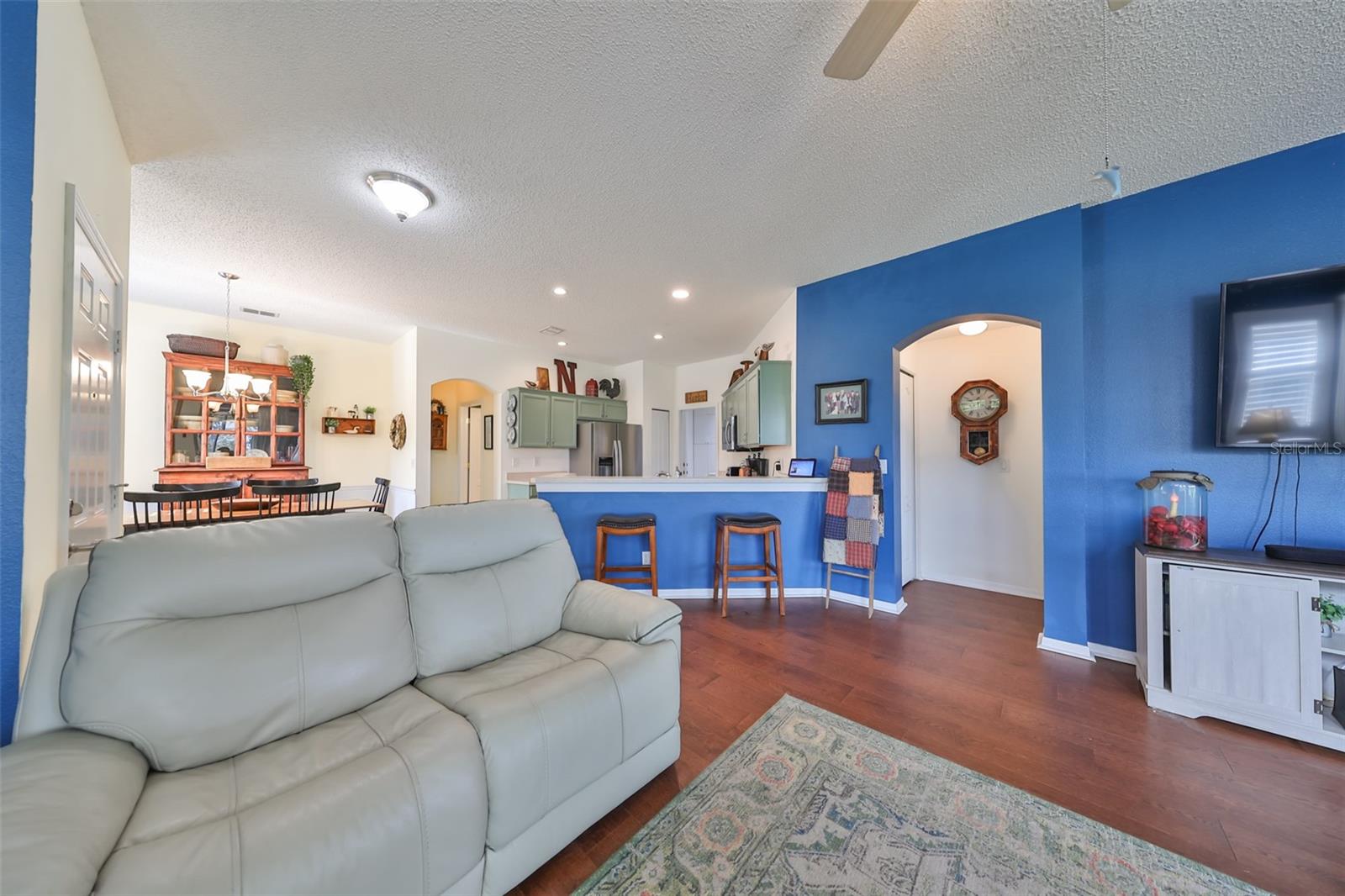 This home has an open floor plan that allows for easy flow between the kitchen, dining room, and living room. This layout is great for entertaining and makes the most of the space.