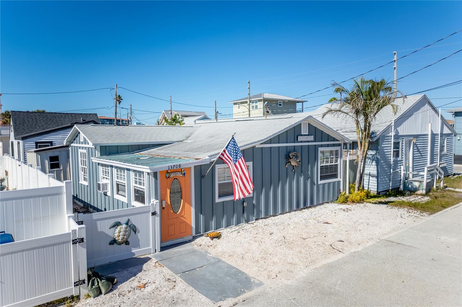 Cozy beach cottage steps from the beaches