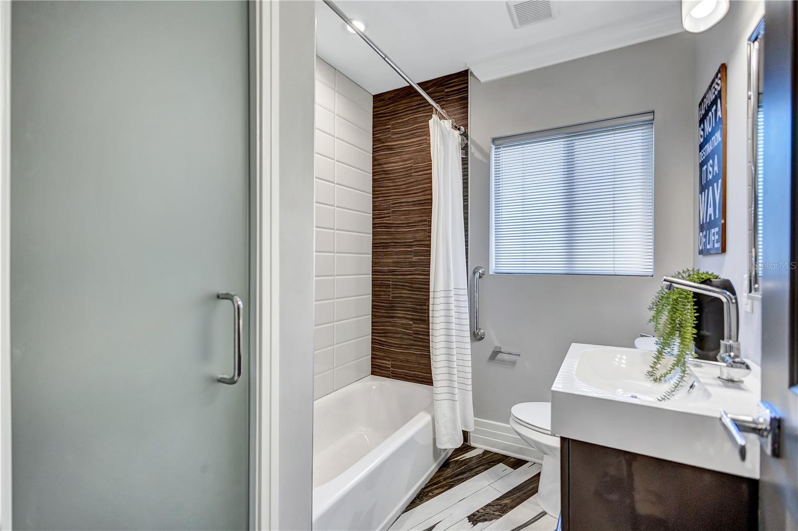 Guest bath with linen closet