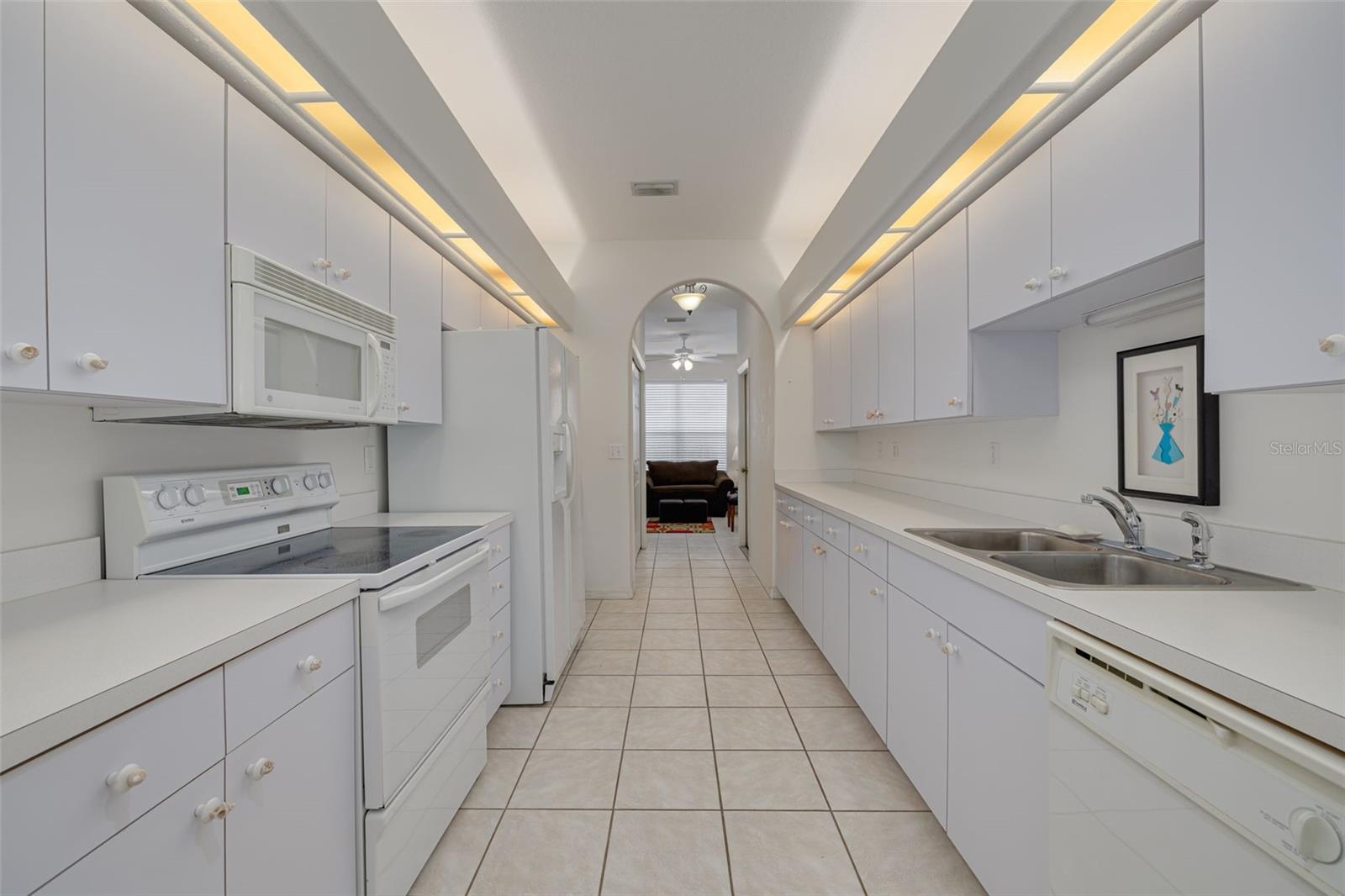 Efficient and spacious kitchen with plenty of cabinets!