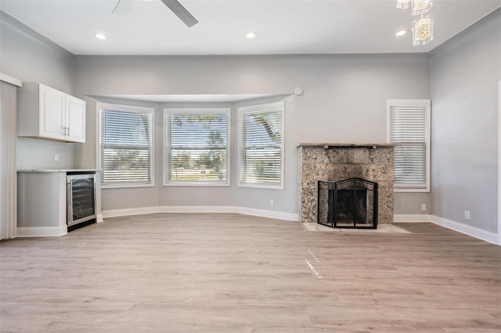 Wood-Burning fireplace - Living Space - Beverage station and drink cooler