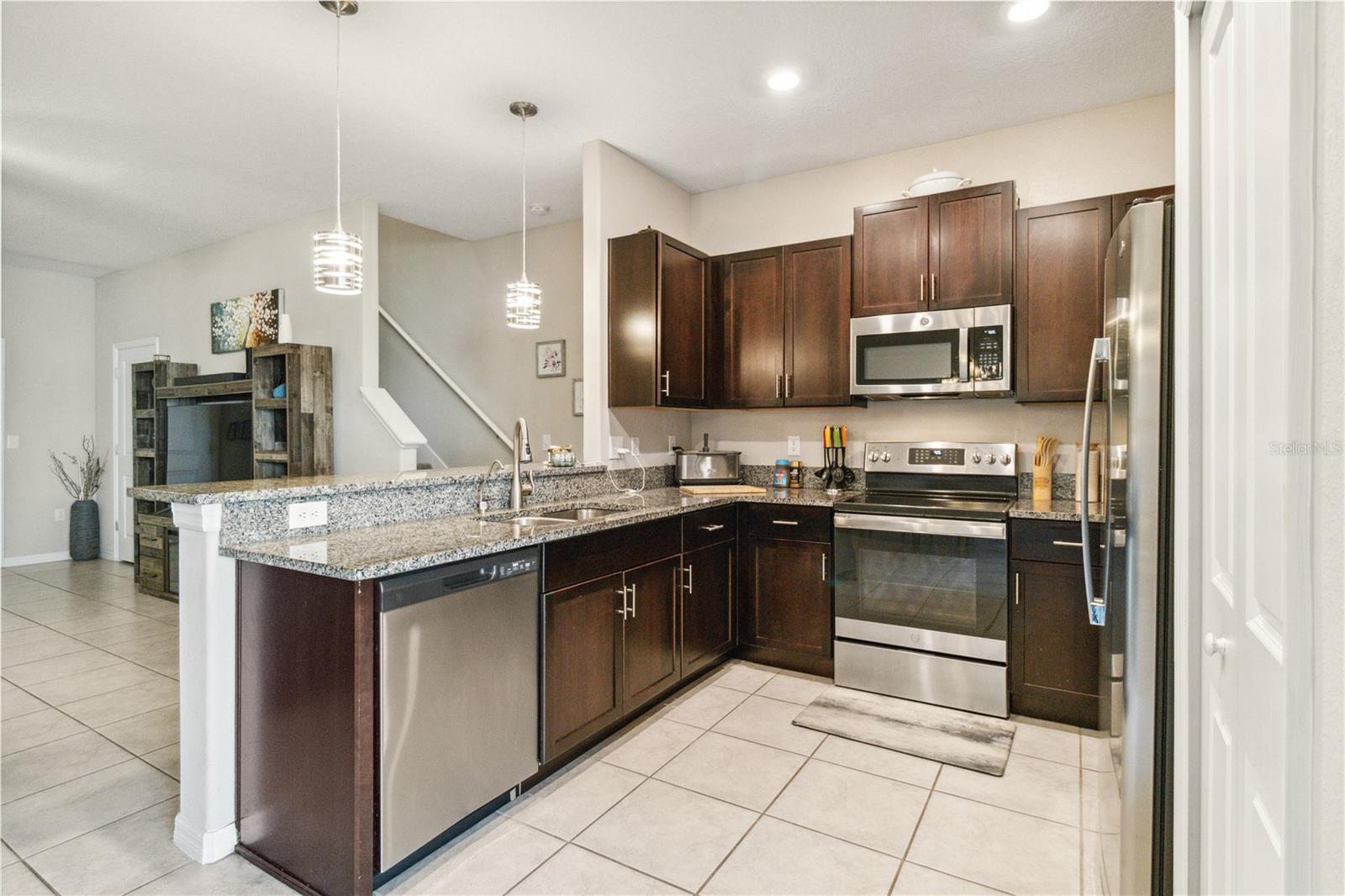 Beautiful spacious kitchen