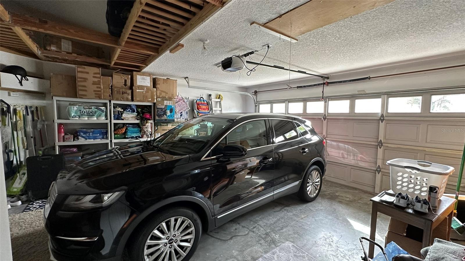 Bright Garage with Doors-Windows