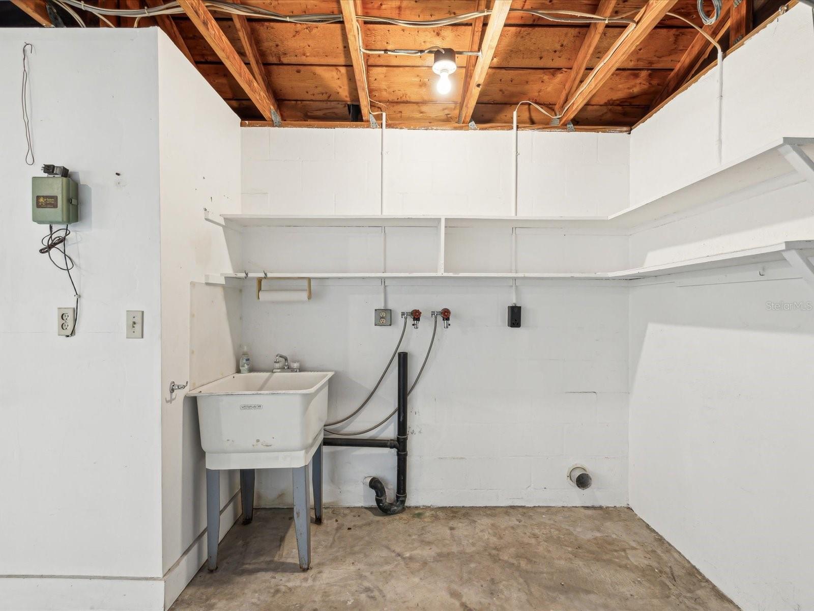 Washer/Dryer Hookups in Garage