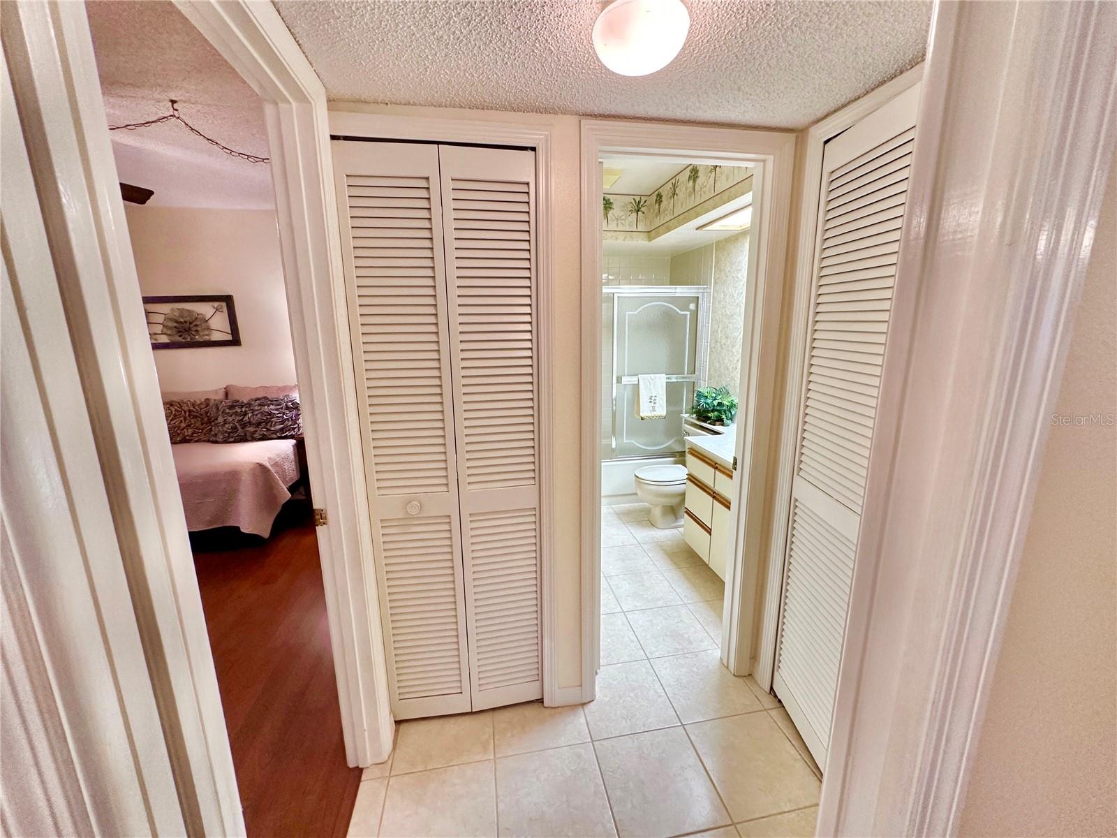 Hall bathroom close to 2nd bedroom