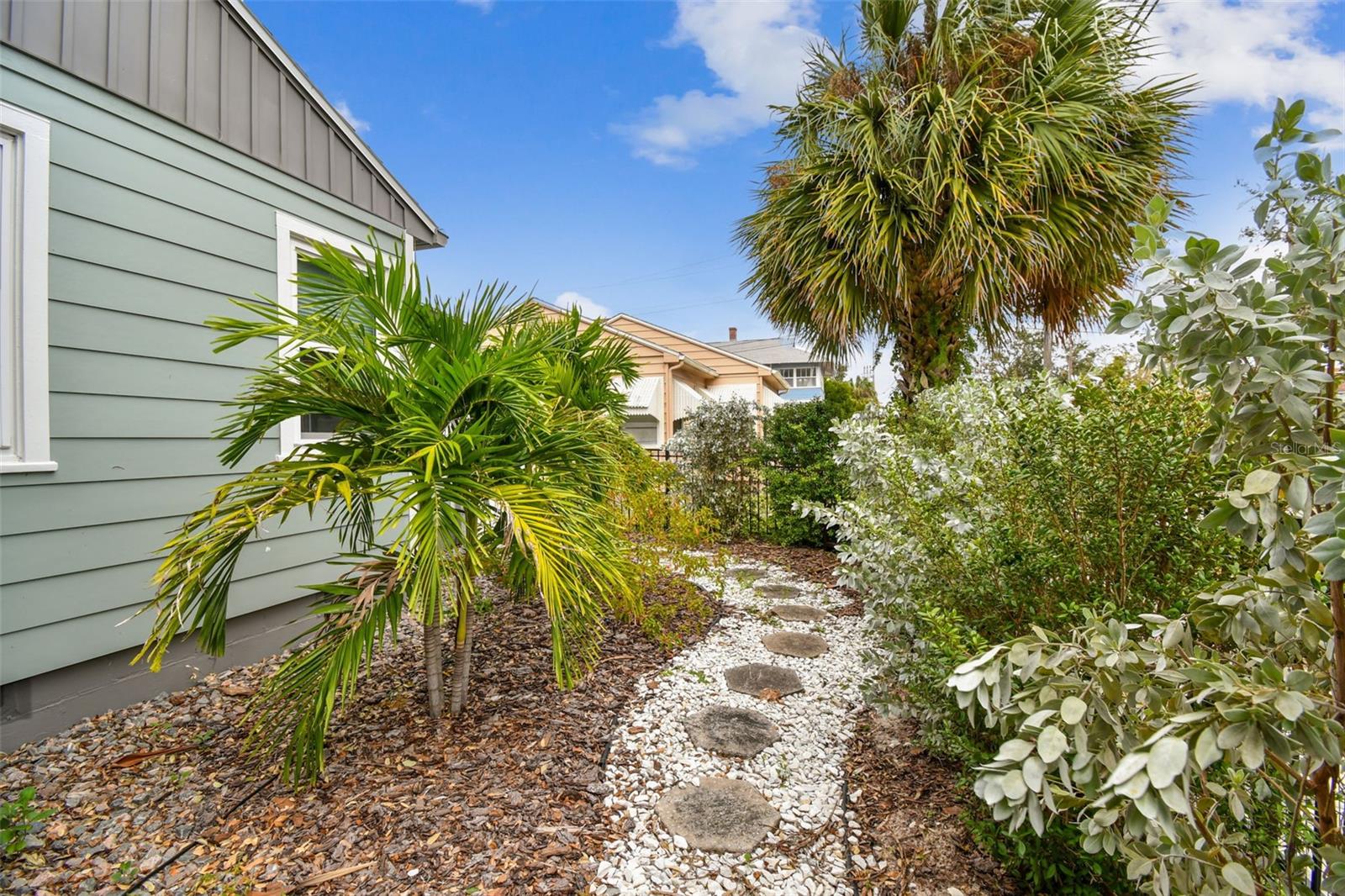 Florida native landscaping and steppingstones create a nice walking garden space