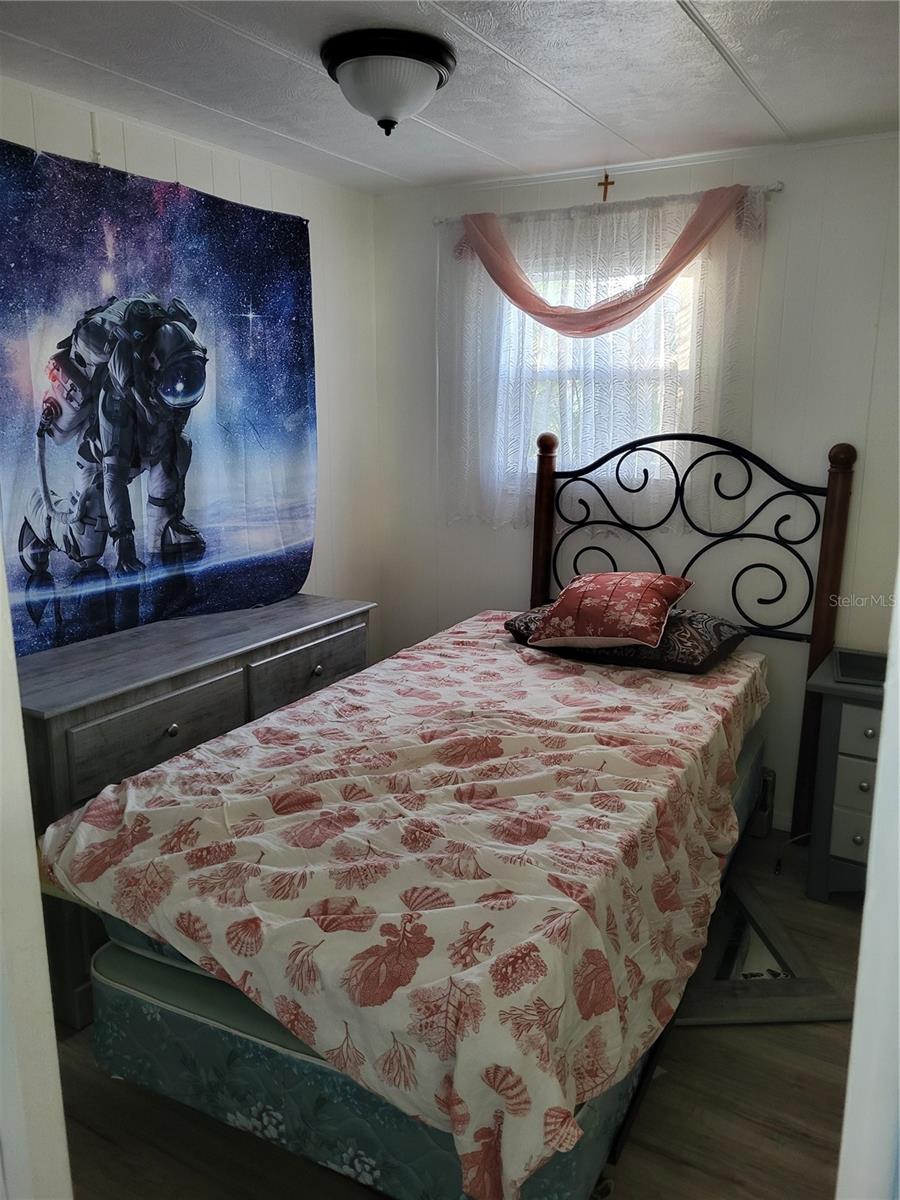 2nd bedroom