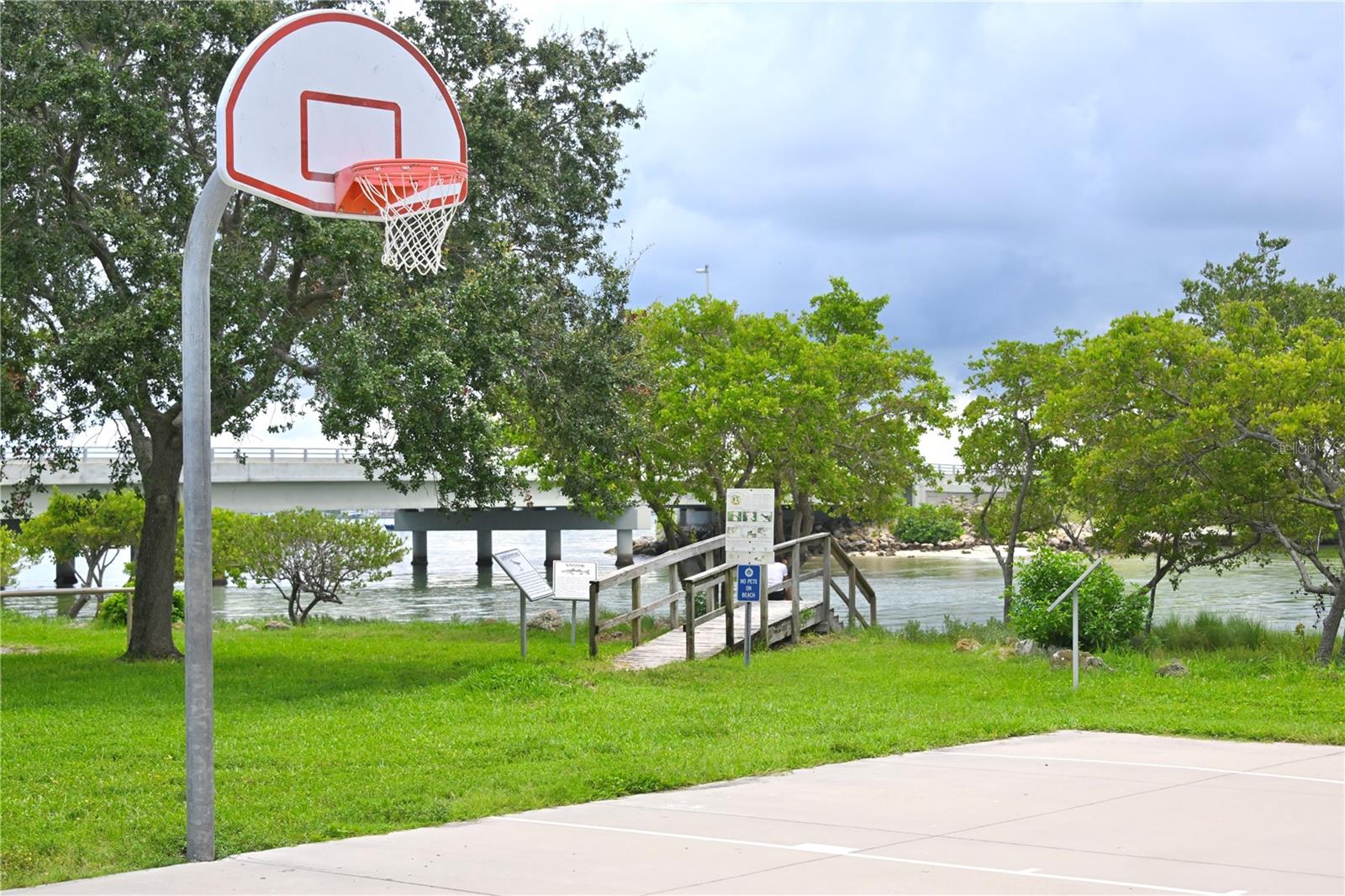 Bayside Park Basketball courts