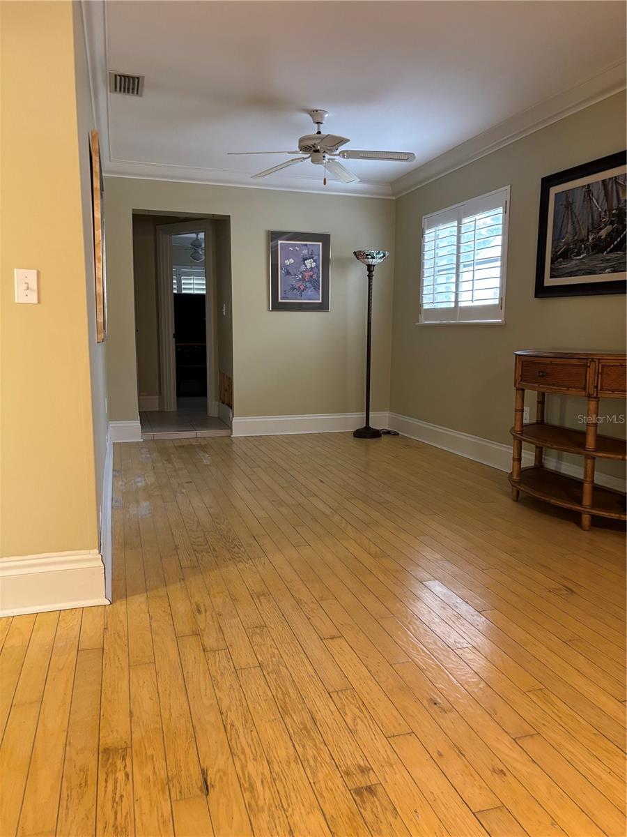 Livingroom/ Dining area