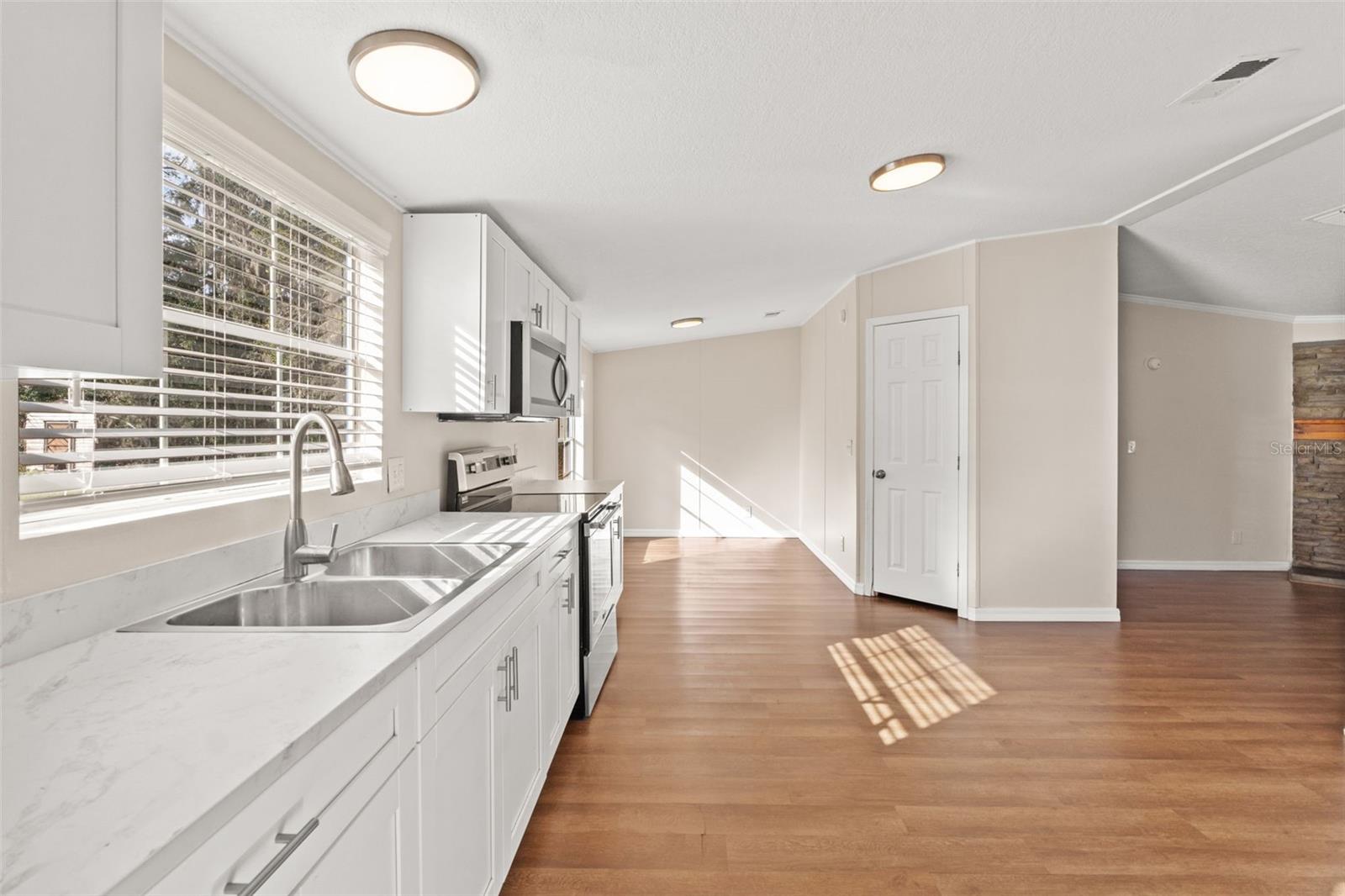 Large kitchen with breakfast nook