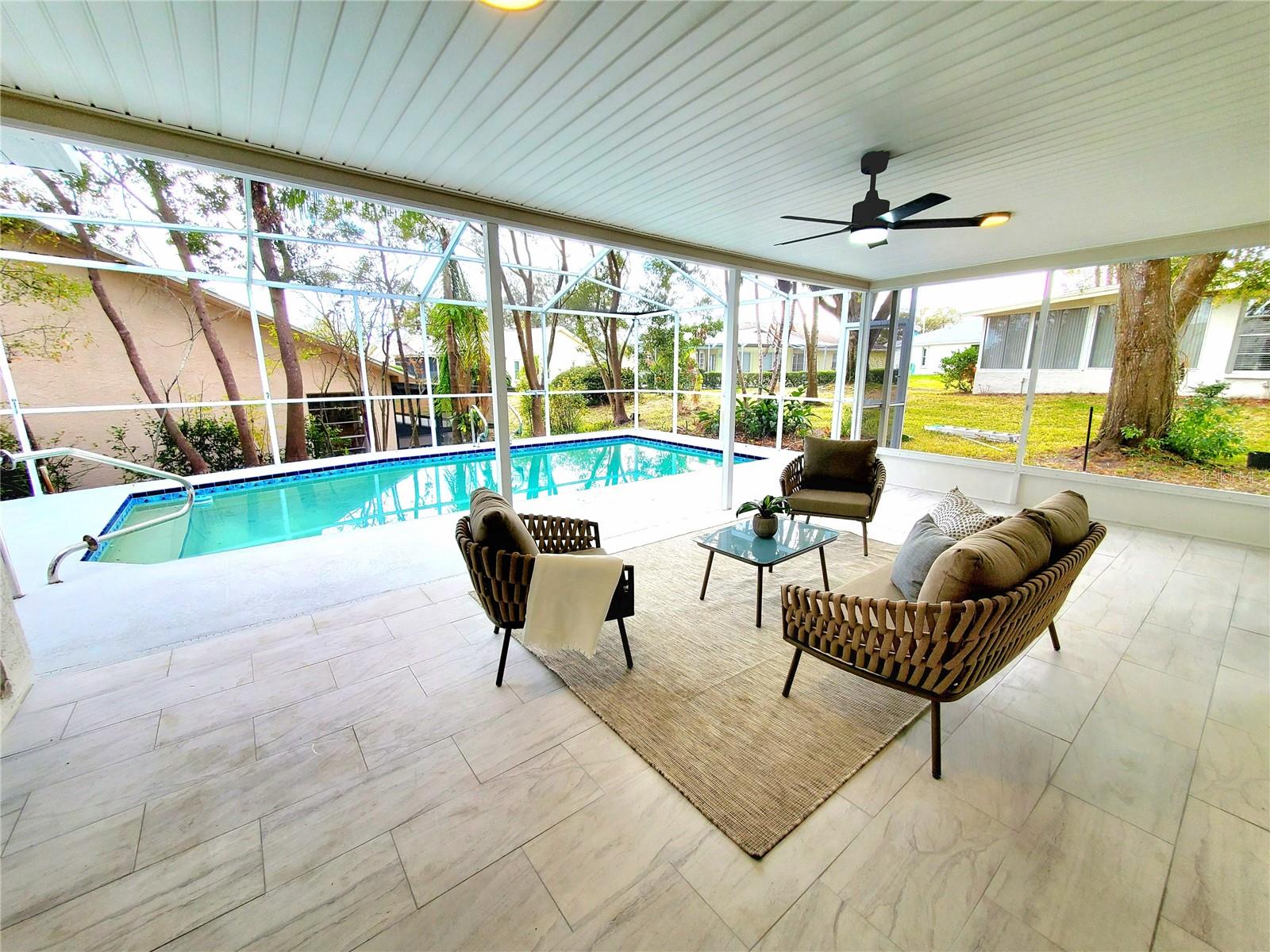 SPACIOUS POOL & PATIO