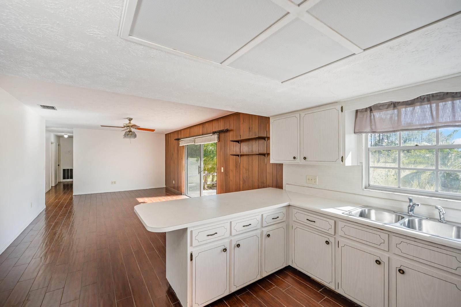 KITCHEN/FAMILY ROOM VIEW