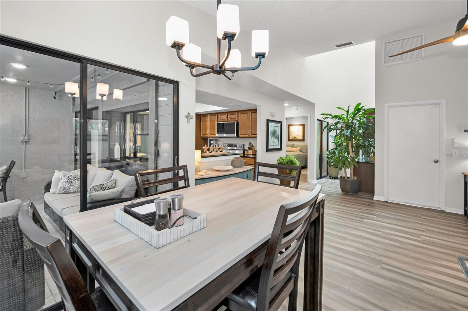 Dining Area w/Sliding Door to Lanai