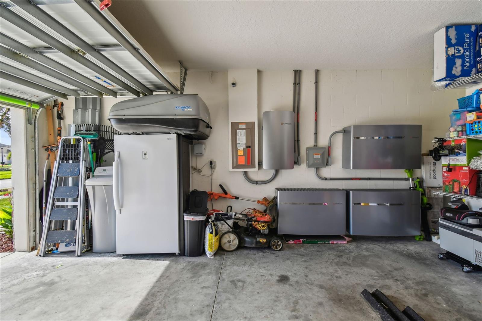 Two Car Garage with Solar Batteries that stay also