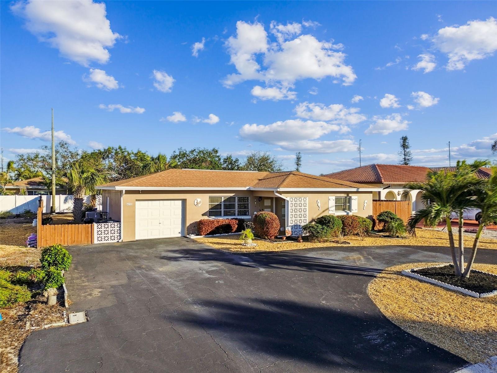 lots and lots of RV and Car parking in front aof home and the especially the  south side of the house.