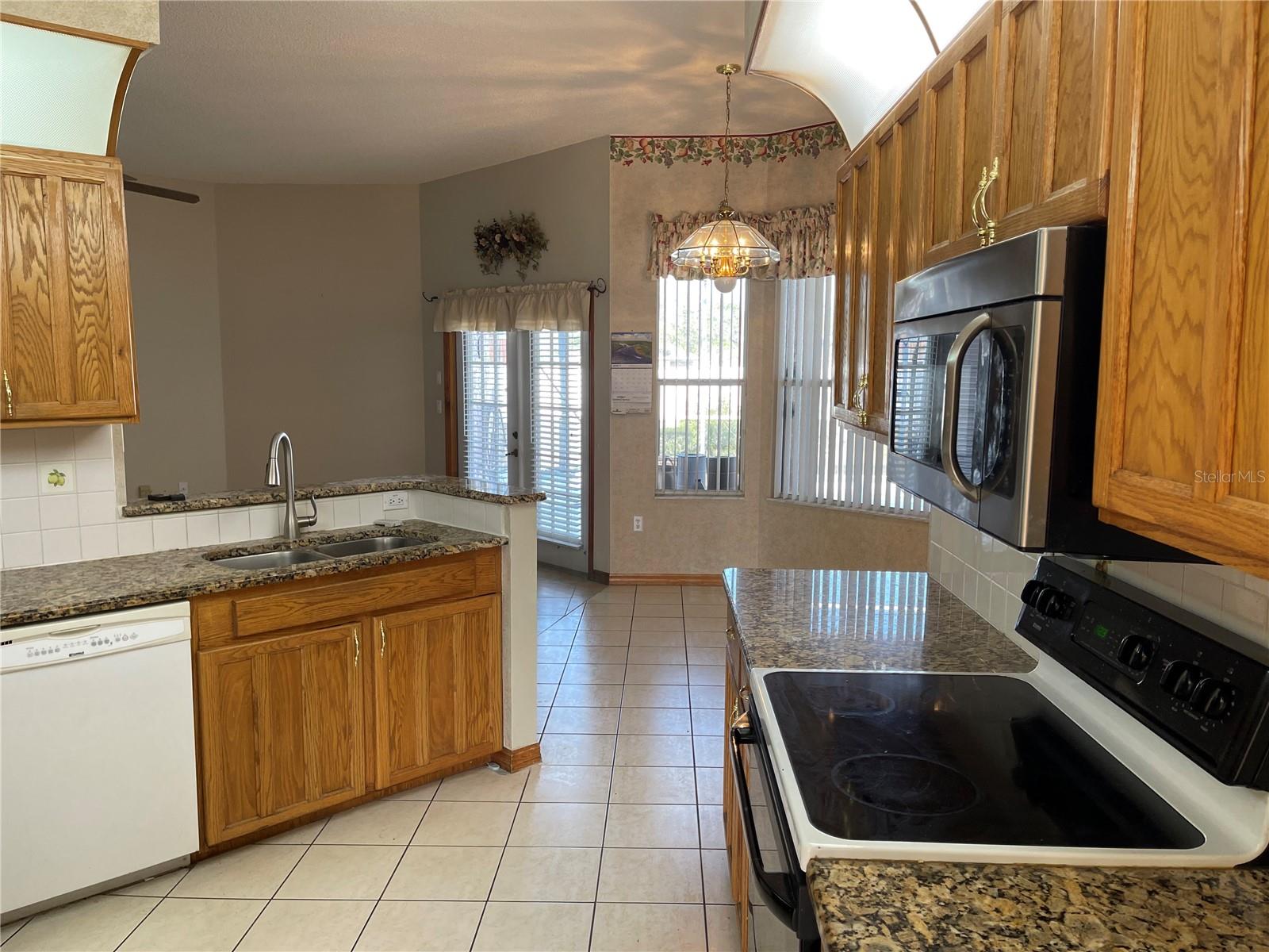 Kitchen and breakfast nook