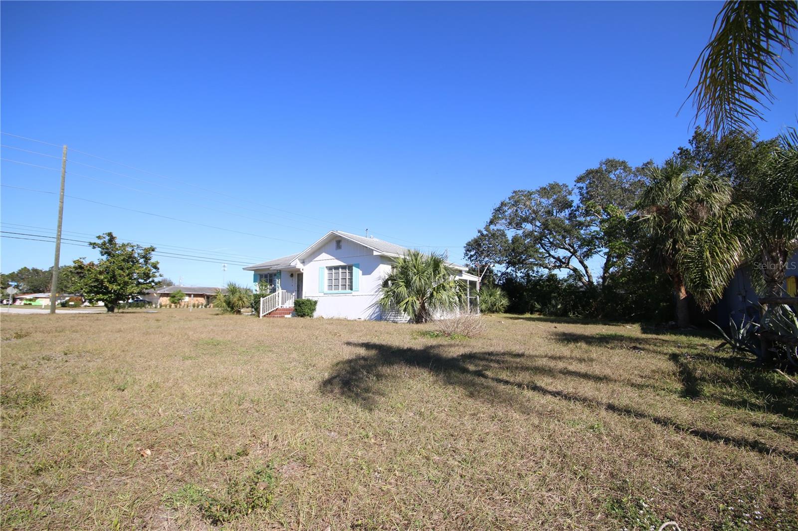 Side View of Front Yard from Woodruff