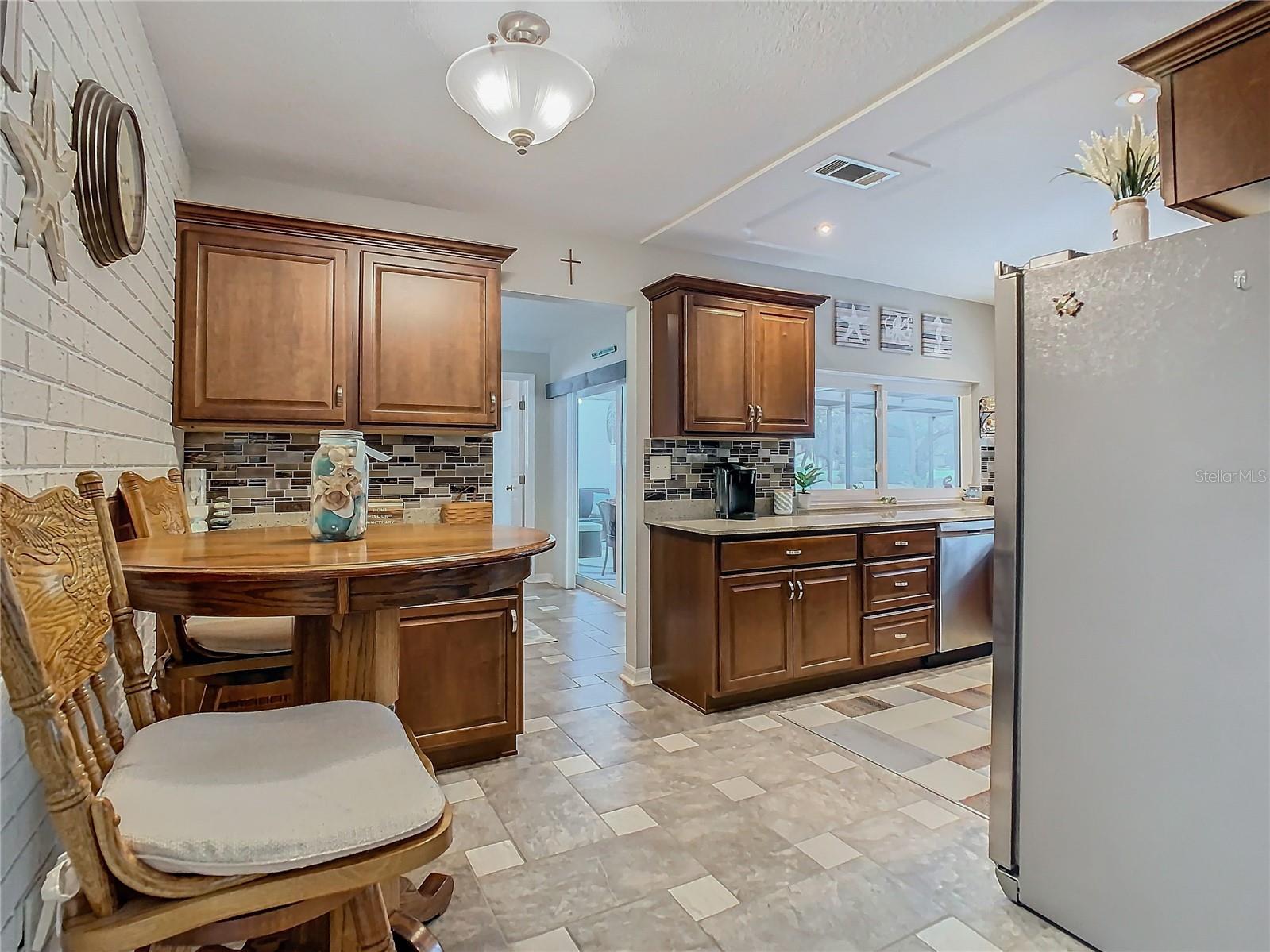 Kitchen eating area