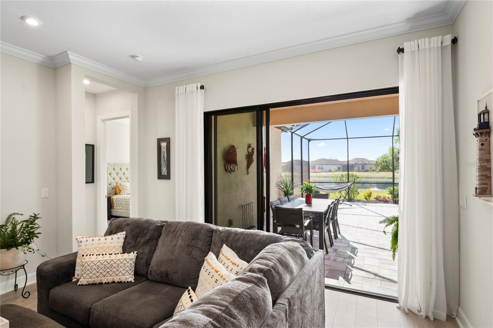 sliding doors out to lanai from living area