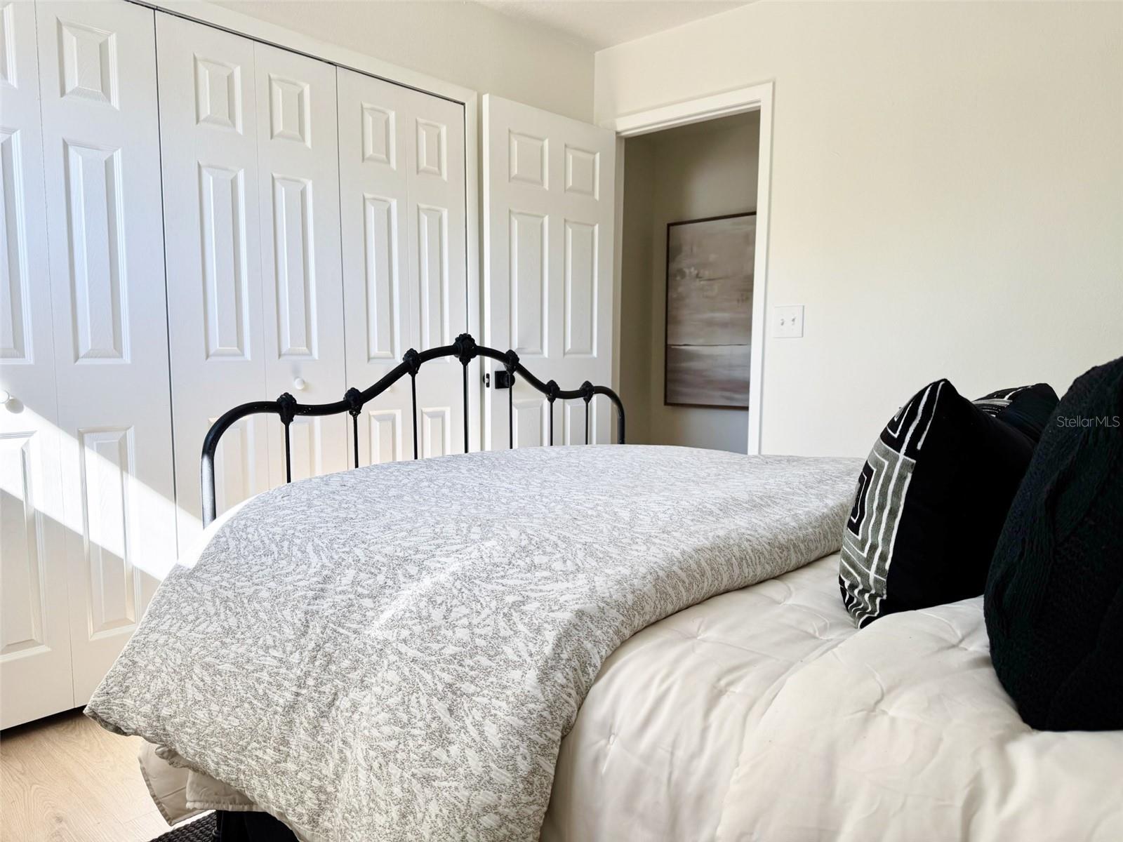 Wall closet in Second Bedroom