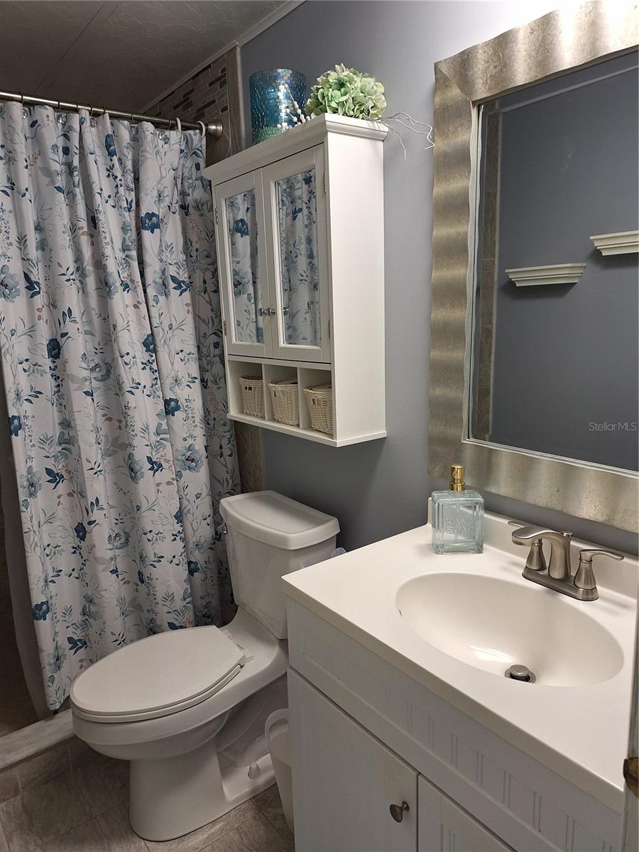 Main bathroom with walk-in shower